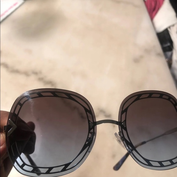 Tory Burch Oval Gradient Sunglasses - Picture 5 of 8